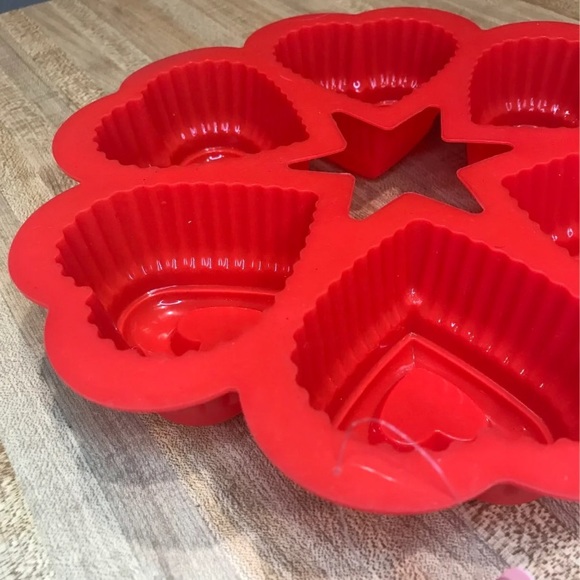 Silicone Heart Shaped Baking Mold - Picture 4 of 6